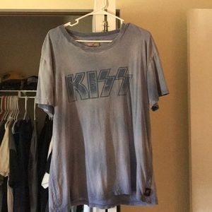 Kiss tee shirt